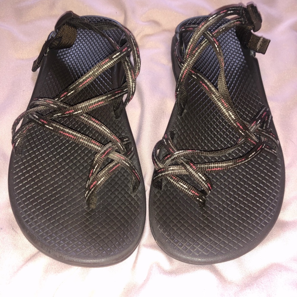 pink and brown slide on chacos